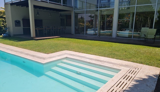 Villa de Diseño Exclusivo con Gran Piscina y Gran Barbacoa. Apta Mascota