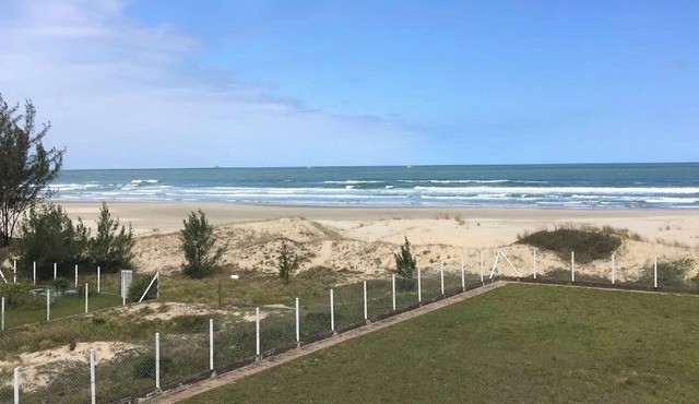 Waterfront house on Itapirubá beach