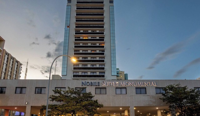 Well-located flat with swimming pool and gym near Esplanada dos Ministérios