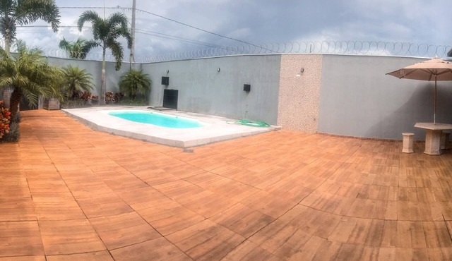 Whole Space. Ideal for one person or a couple. Pets are welcome.