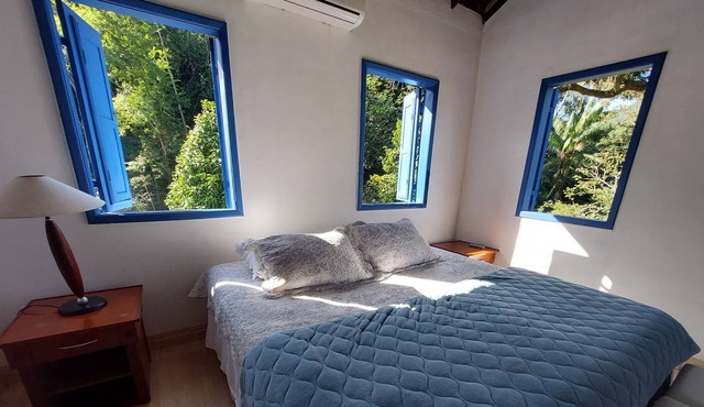 Wonderful Country House with Beautiful Lake, Swimming Pool and Wi-Fi