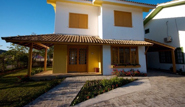 Yellow House - 2 Suites in the Center