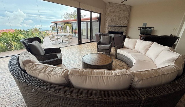 Your 5-bdrm Mountain Villa with Ocean Views in San Ramon, Alajuela, Costa Rica