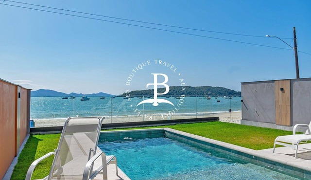 Your Pé na Areia refuge with lush sea views and swimming pool