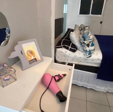 Zona norte próximo norte shopping e praia de Genipabu kit net pra 3 pessoas