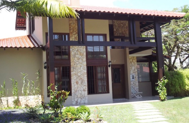 Cozy house in Jurerê international!