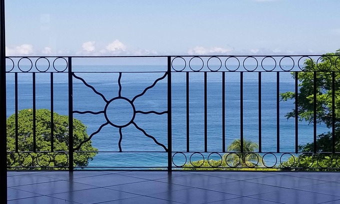 Playa Flamingo Condo | Ocean Views and Gorgeous Sunsets. 3 BR in Playa Flamingo!